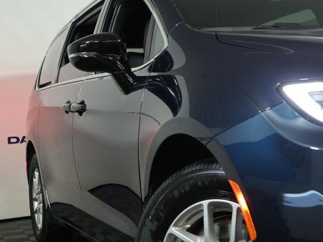 new 2025 Chrysler Pacifica car, priced at $44,640