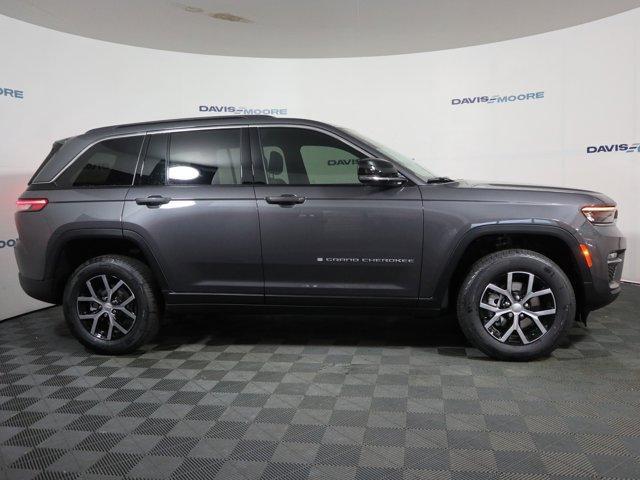 new 2025 Jeep Grand Cherokee car, priced at $47,495