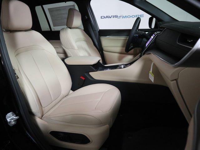 new 2025 Jeep Grand Cherokee car, priced at $55,660