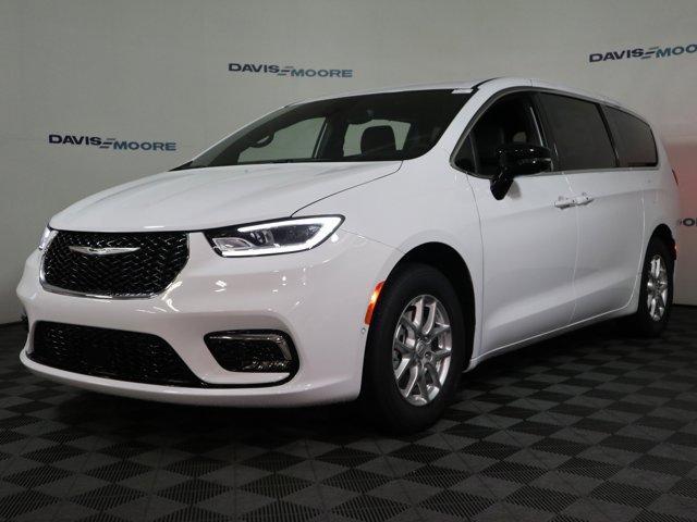 new 2025 Chrysler Pacifica car, priced at $45,725