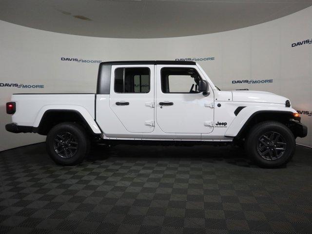 new 2025 Jeep Gladiator car, priced at $49,080