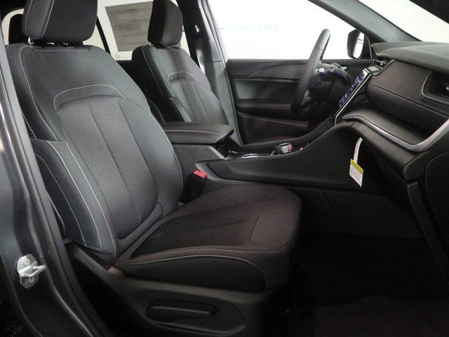 new 2025 Jeep Grand Cherokee car, priced at $43,220