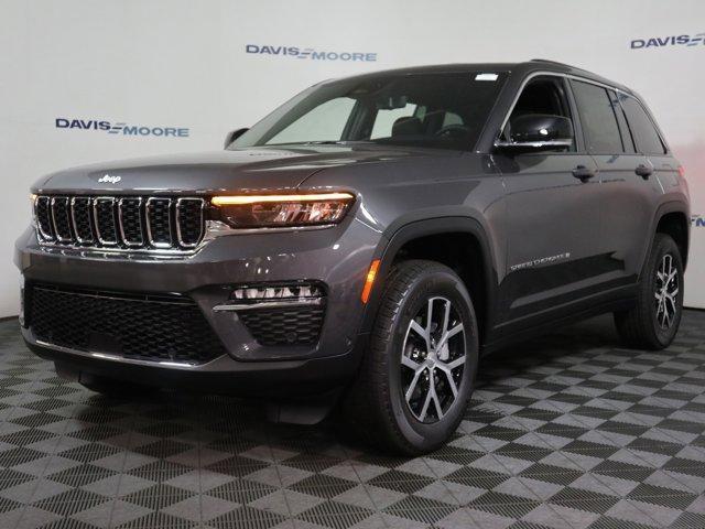 new 2025 Jeep Grand Cherokee car, priced at $52,735