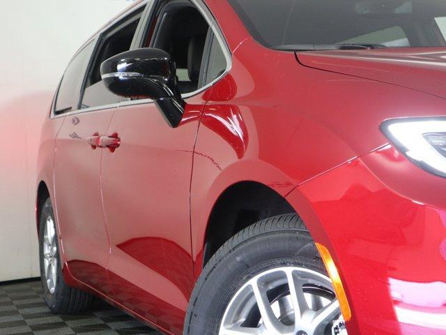 new 2025 Chrysler Pacifica car, priced at $44,640