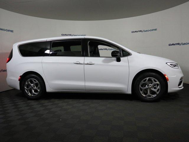 new 2024 Chrysler Pacifica car, priced at $55,860