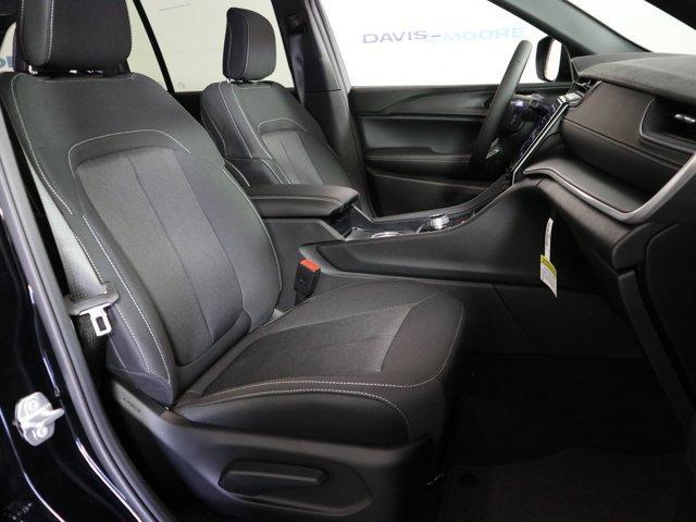 new 2025 Jeep Grand Cherokee car, priced at $42,375