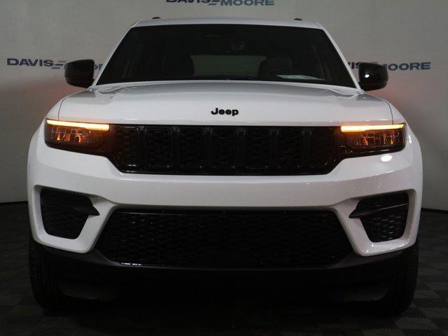 new 2025 Jeep Grand Cherokee car, priced at $47,580