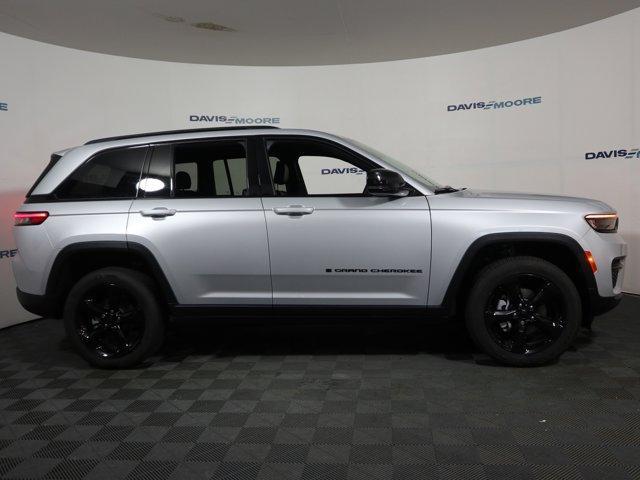 new 2025 Jeep Grand Cherokee car, priced at $48,175