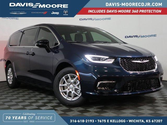new 2025 Chrysler Pacifica car, priced at $46,220