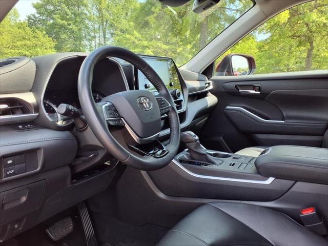 used 2020 Toyota Highlander car, priced at $30,763