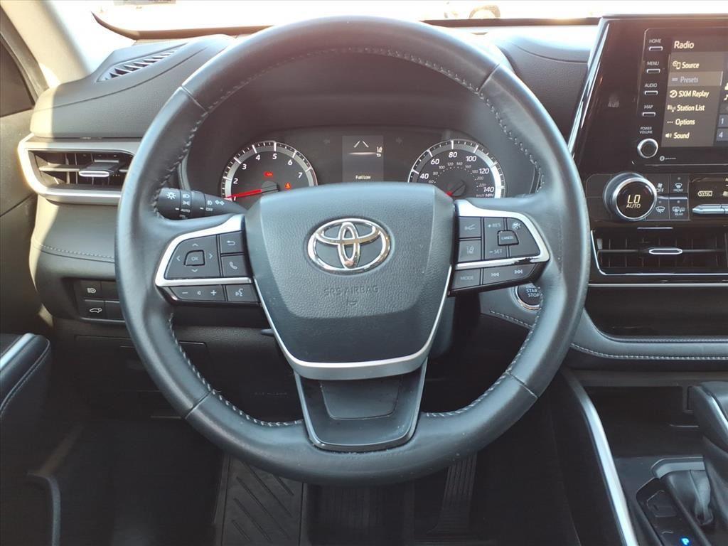 used 2022 Toyota Highlander car, priced at $26,457