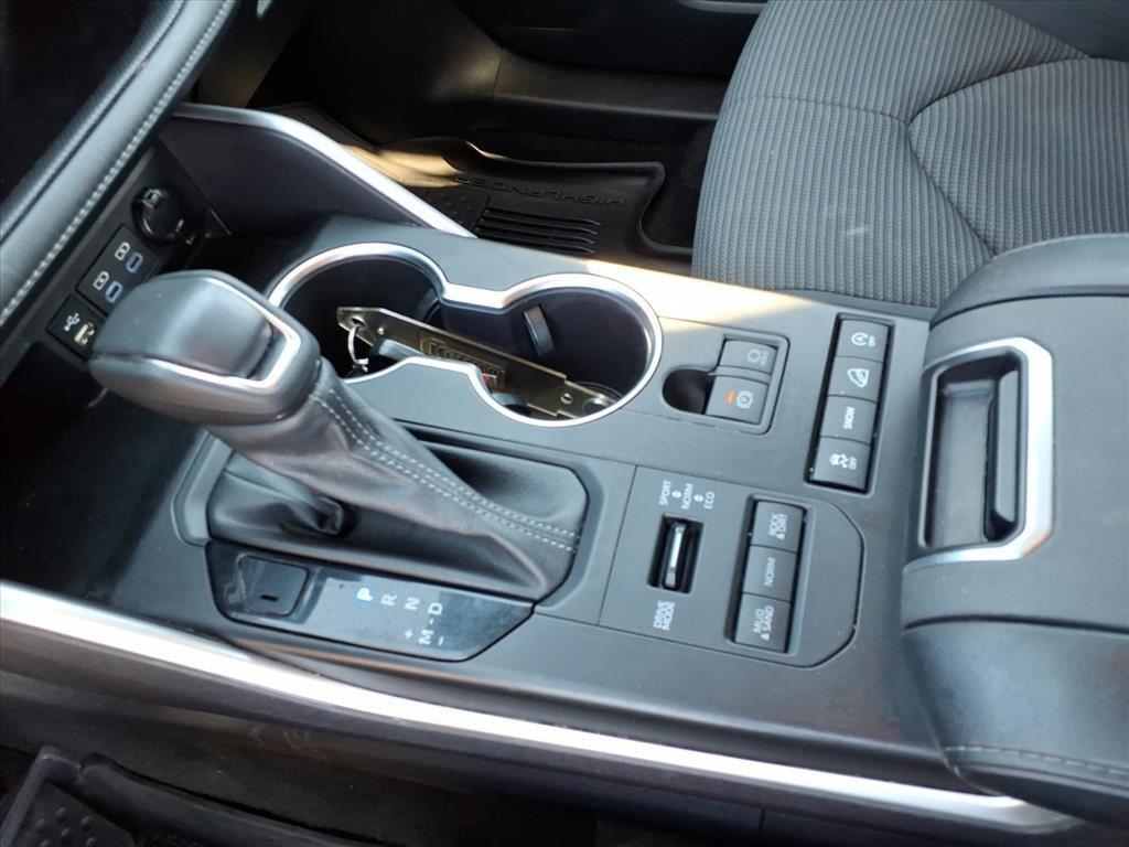 used 2022 Toyota Highlander car, priced at $26,457