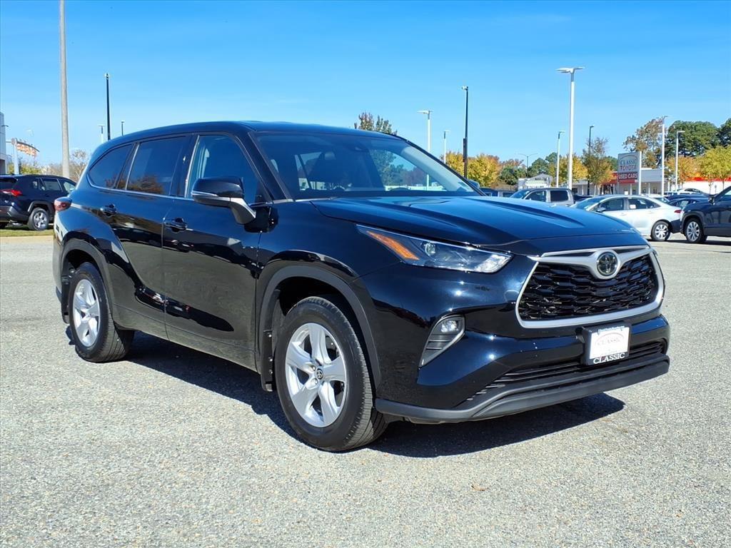 used 2022 Toyota Highlander car, priced at $26,457