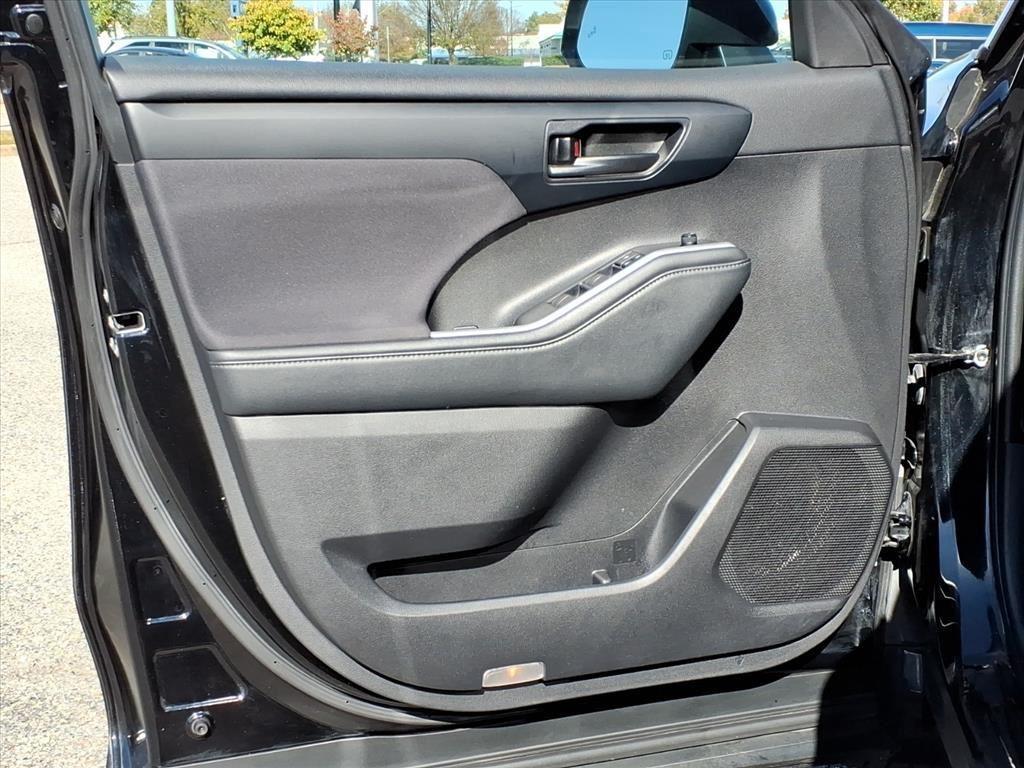 used 2022 Toyota Highlander car, priced at $26,457