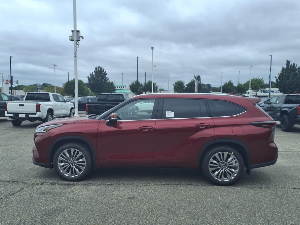 new 2025 Toyota Highlander car, priced at $55,832