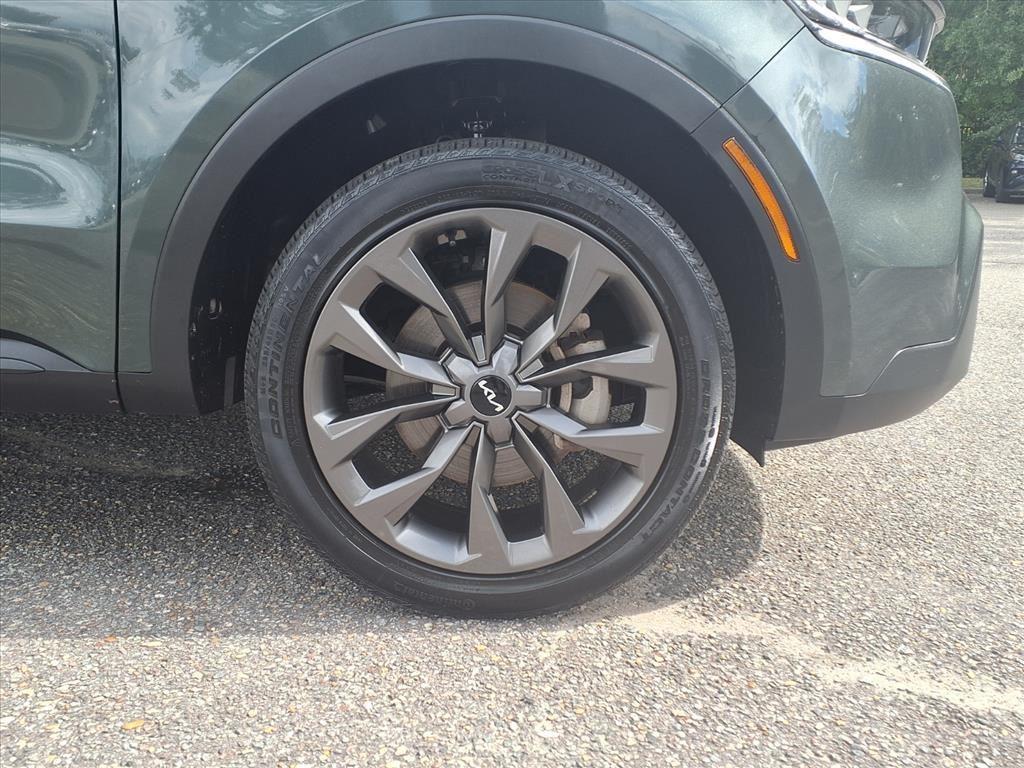 used 2023 Kia Sorento car, priced at $30,233