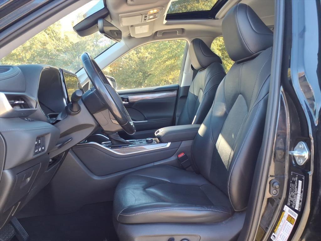 used 2021 Toyota Highlander car, priced at $30,391