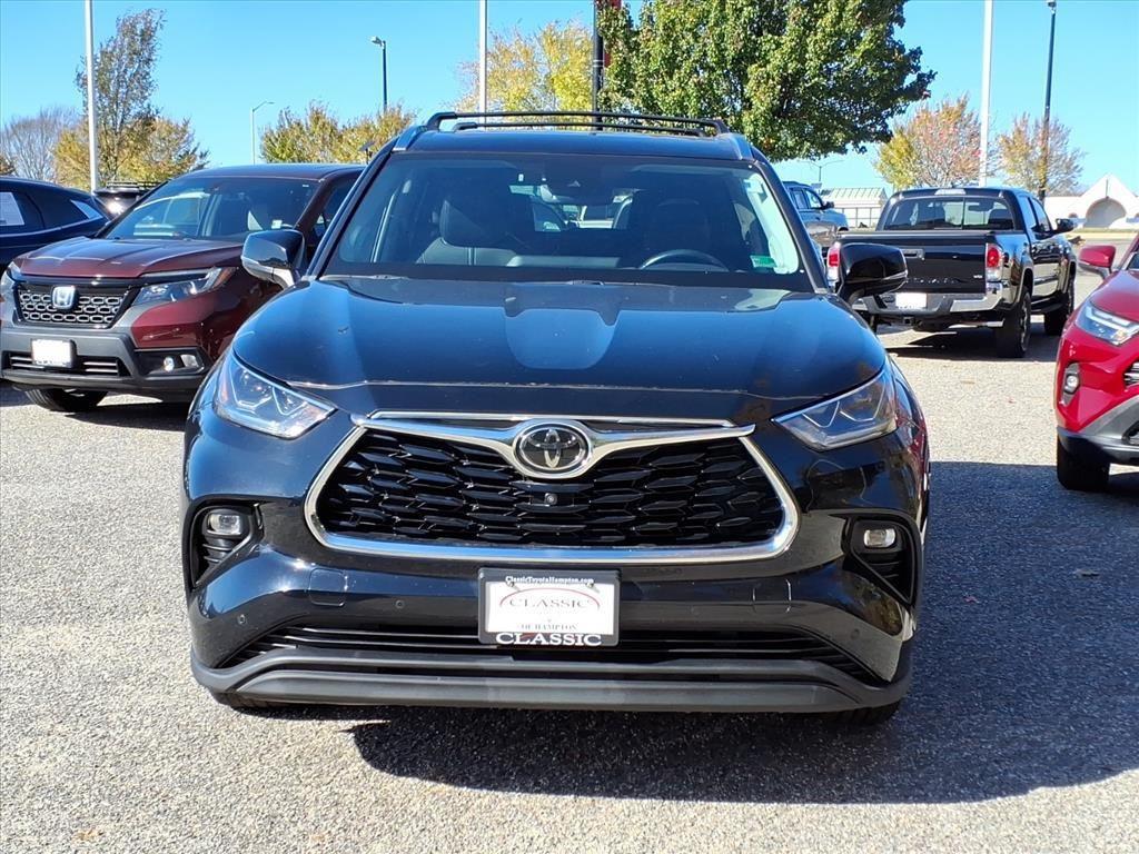 used 2021 Toyota Highlander car, priced at $30,391
