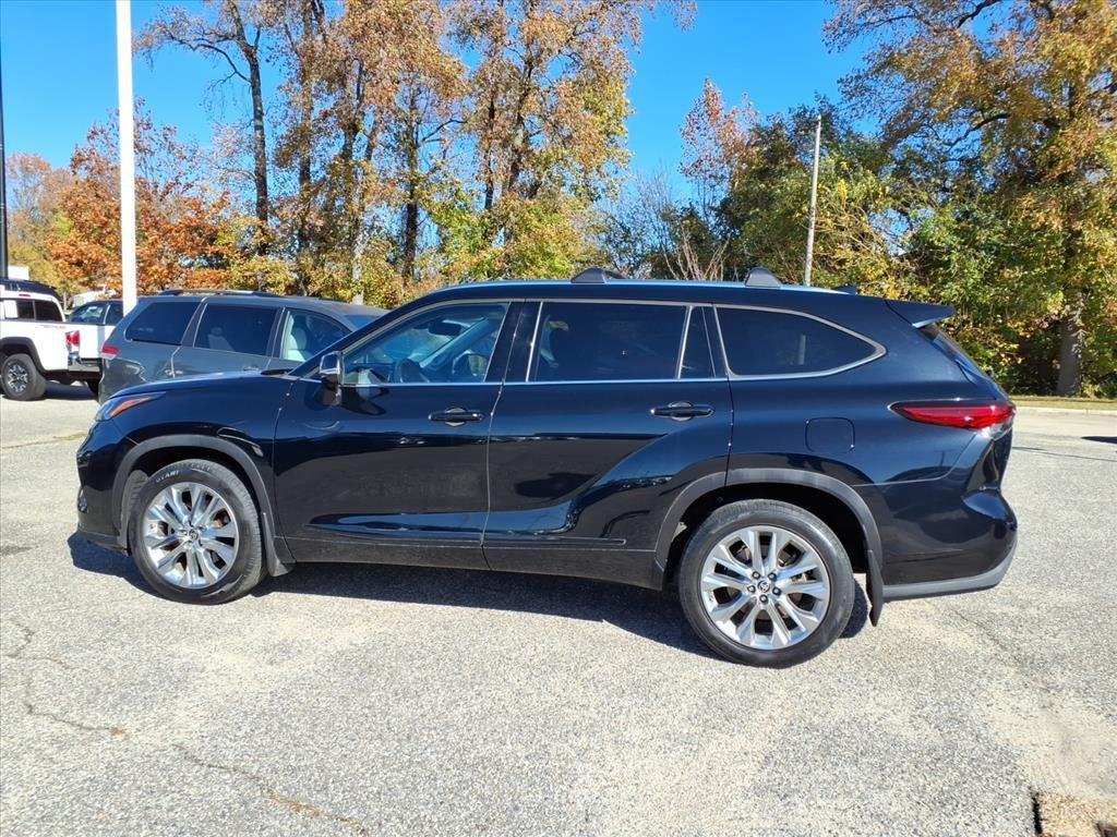 used 2021 Toyota Highlander car, priced at $30,391