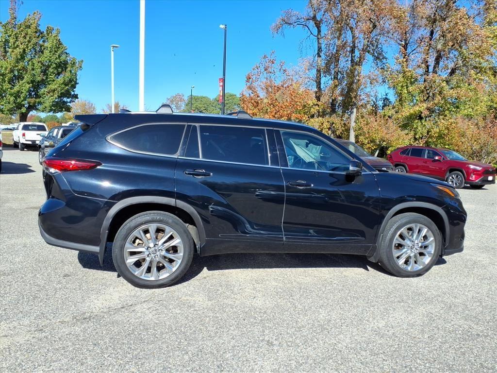 used 2021 Toyota Highlander car, priced at $30,391