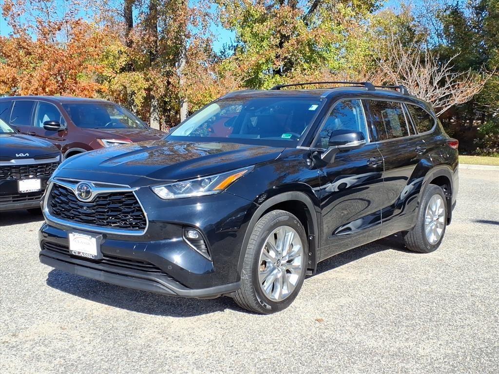 used 2021 Toyota Highlander car, priced at $30,391