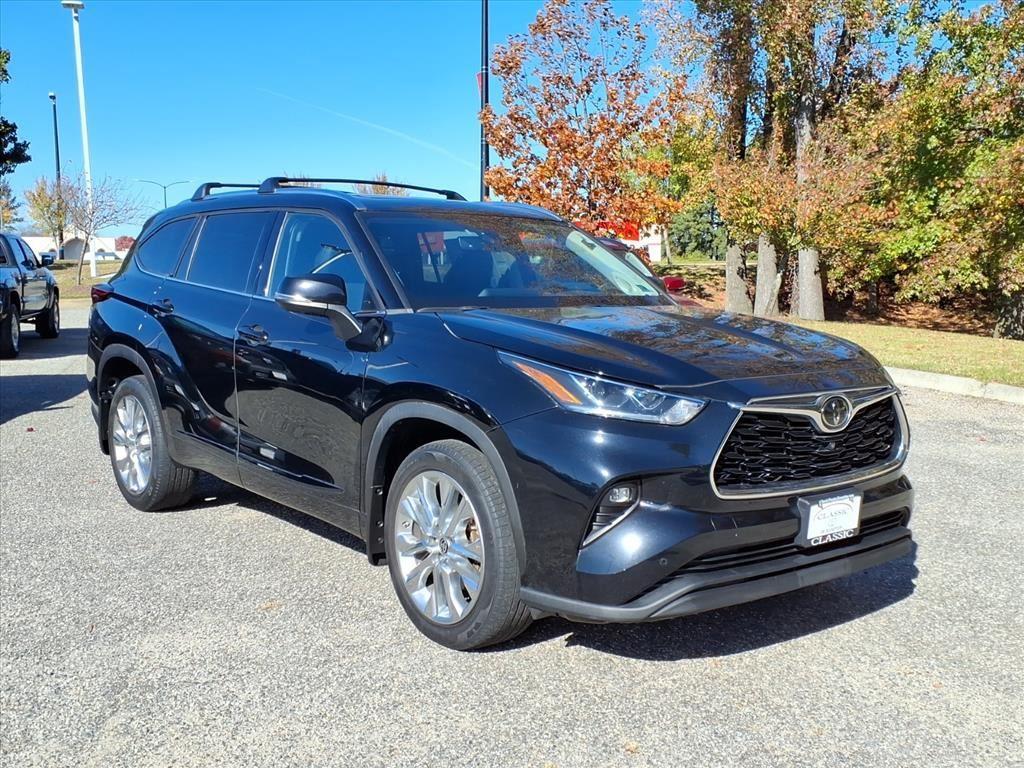 used 2021 Toyota Highlander car, priced at $30,391