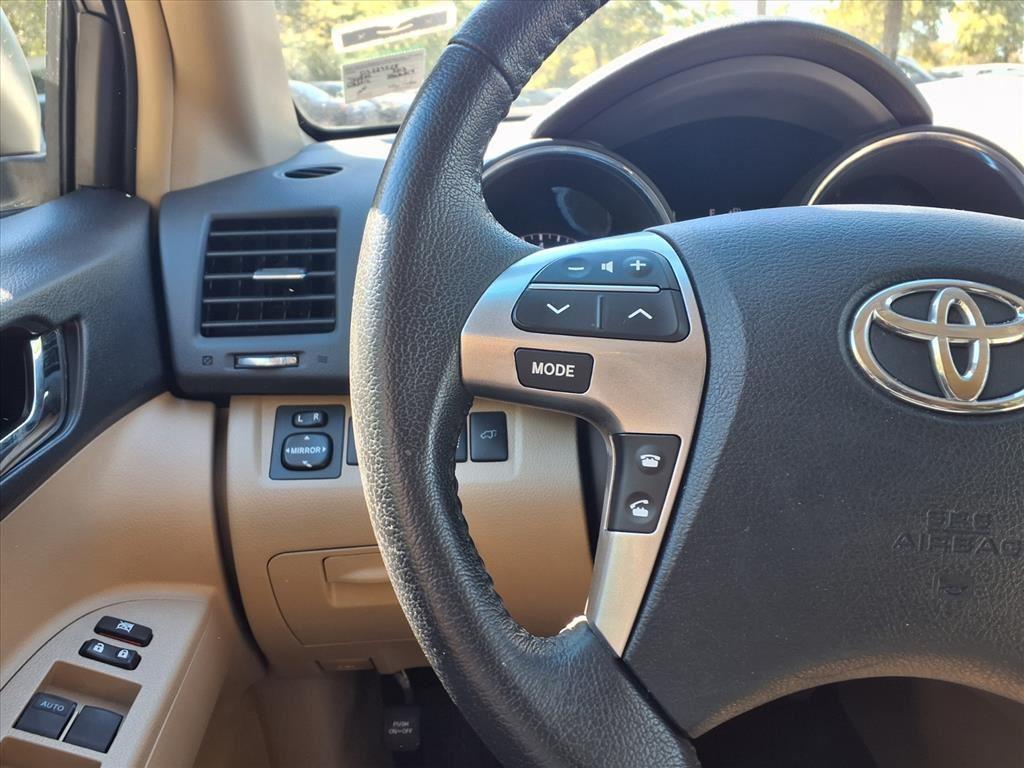 used 2013 Toyota Highlander car, priced at $16,996
