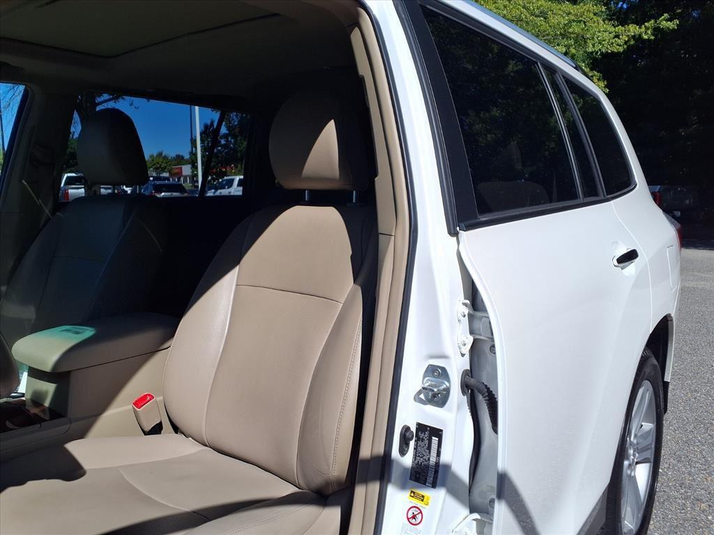 used 2013 Toyota Highlander car, priced at $16,996