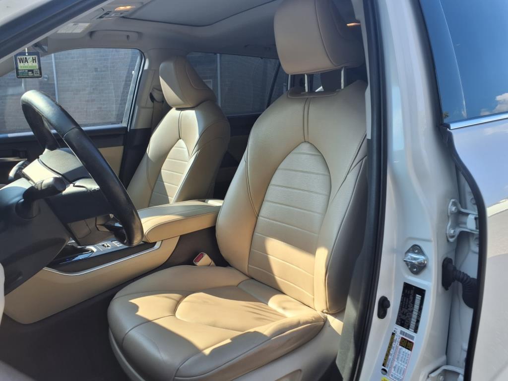 used 2020 Toyota Highlander car, priced at $22,988