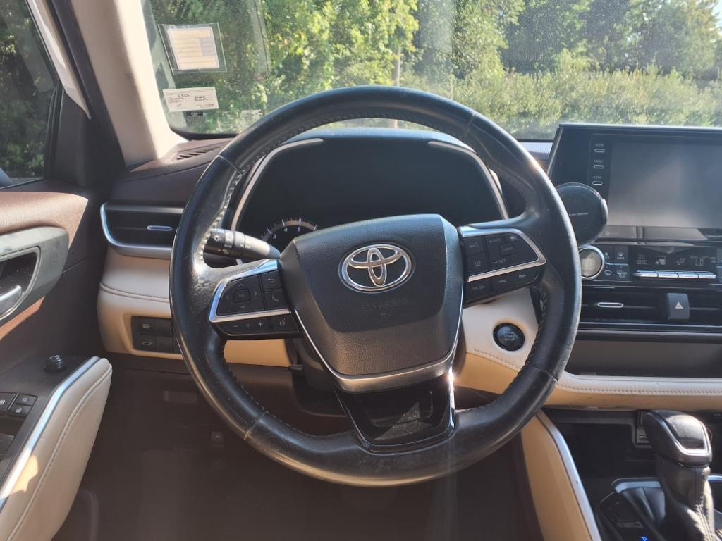 used 2020 Toyota Highlander car, priced at $22,988