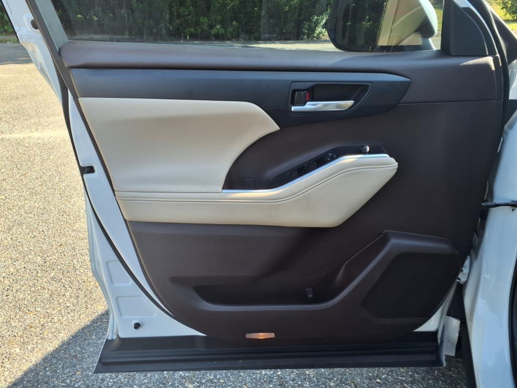 used 2020 Toyota Highlander car, priced at $22,988
