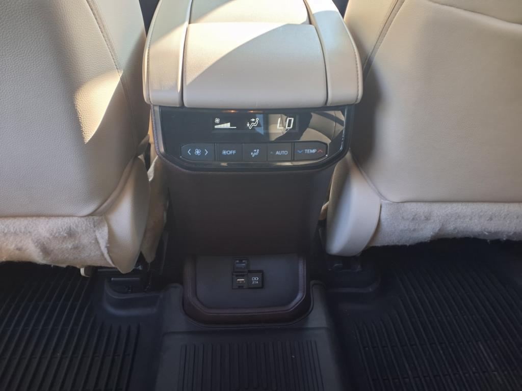 used 2020 Toyota Highlander car, priced at $22,988
