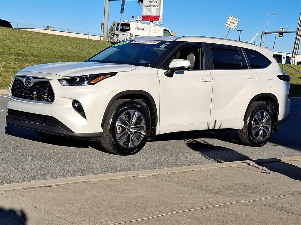 used 2024 Toyota Highlander car, priced at $44,126
