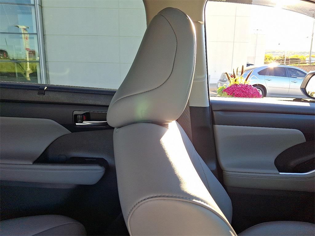 used 2024 Toyota Highlander car, priced at $44,126
