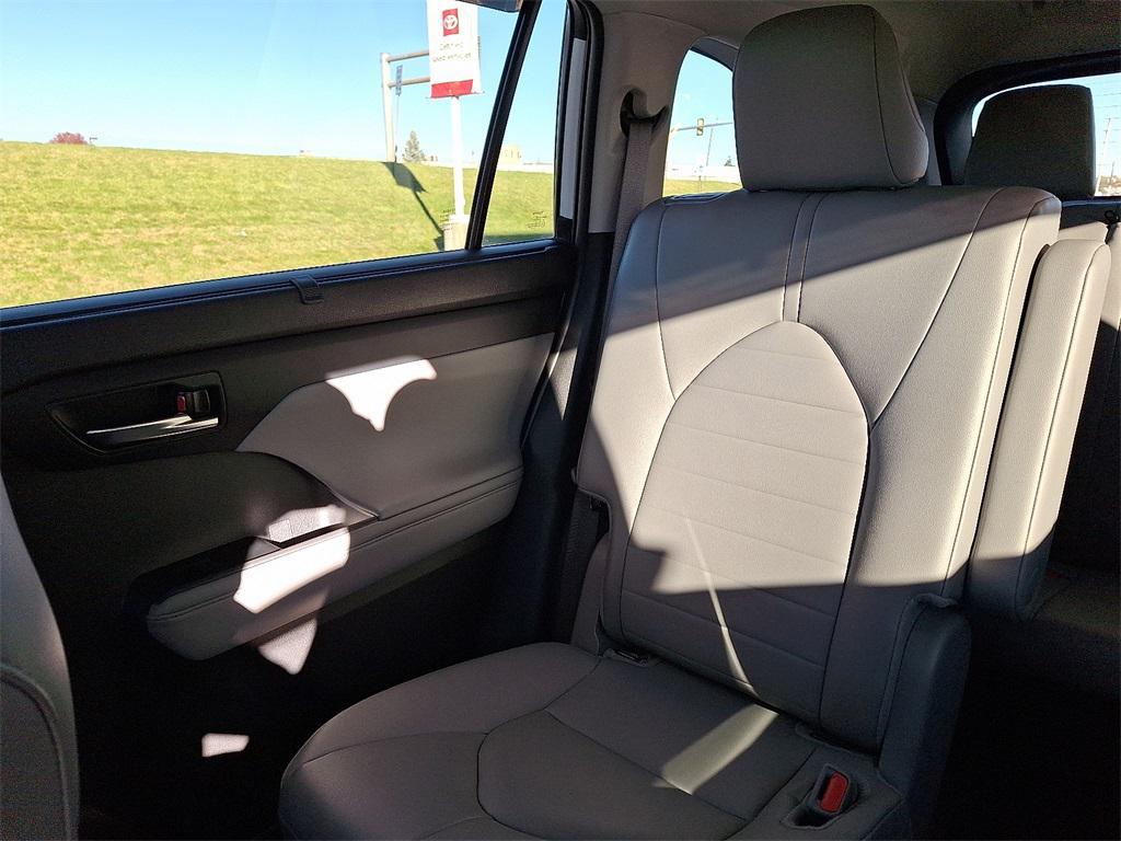 used 2024 Toyota Highlander car, priced at $44,126