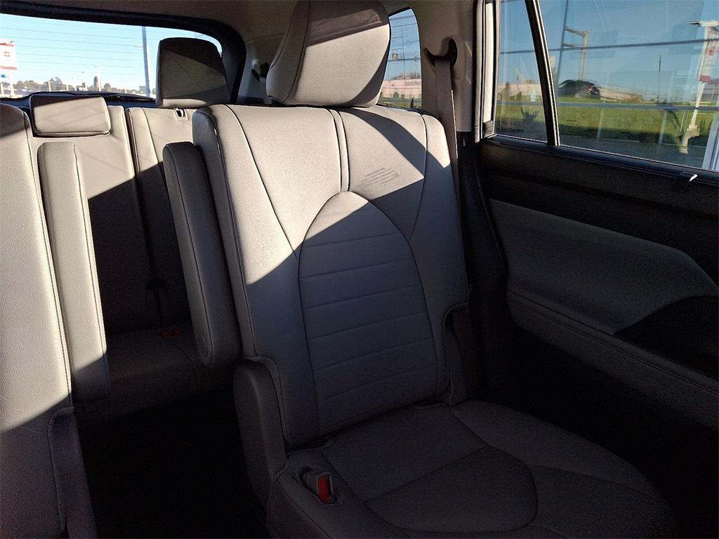 used 2024 Toyota Highlander car, priced at $44,126
