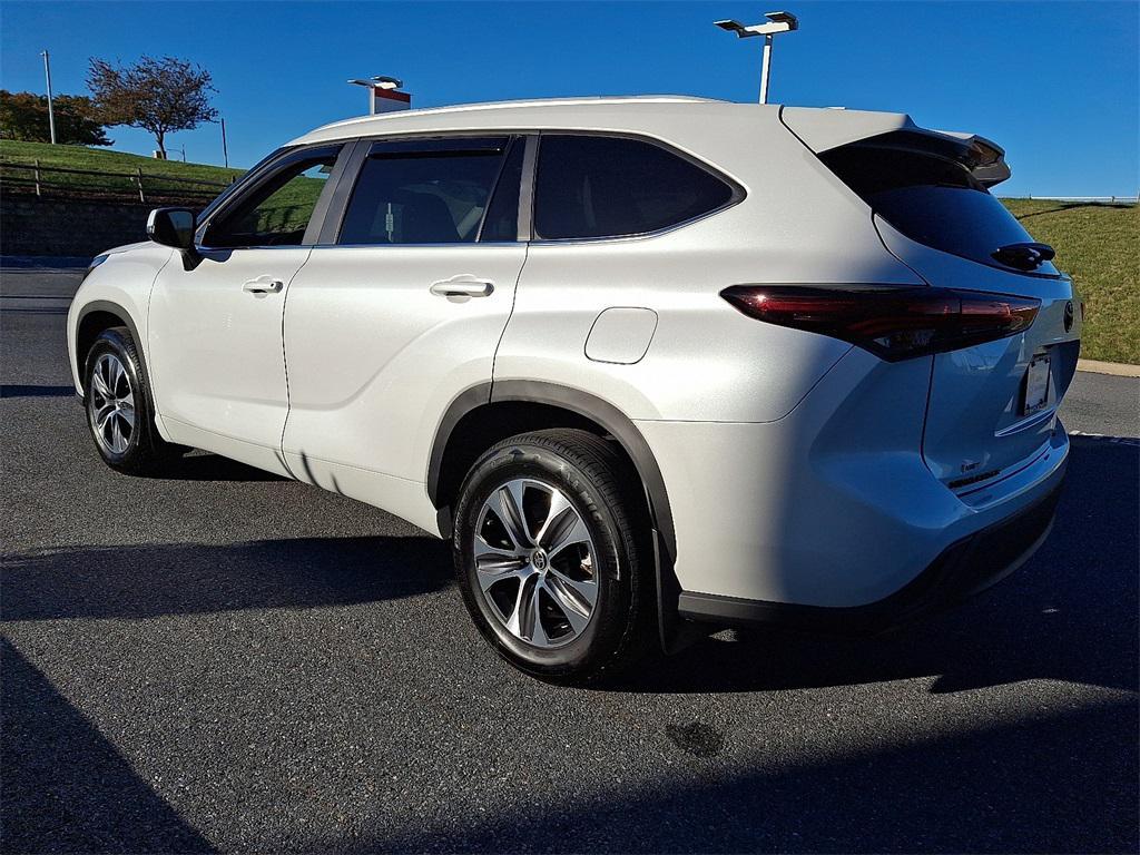 used 2024 Toyota Highlander car, priced at $44,126