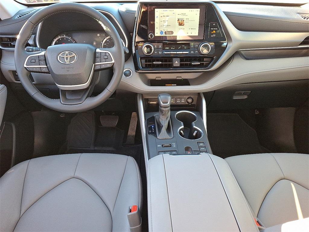 used 2024 Toyota Highlander car, priced at $44,126