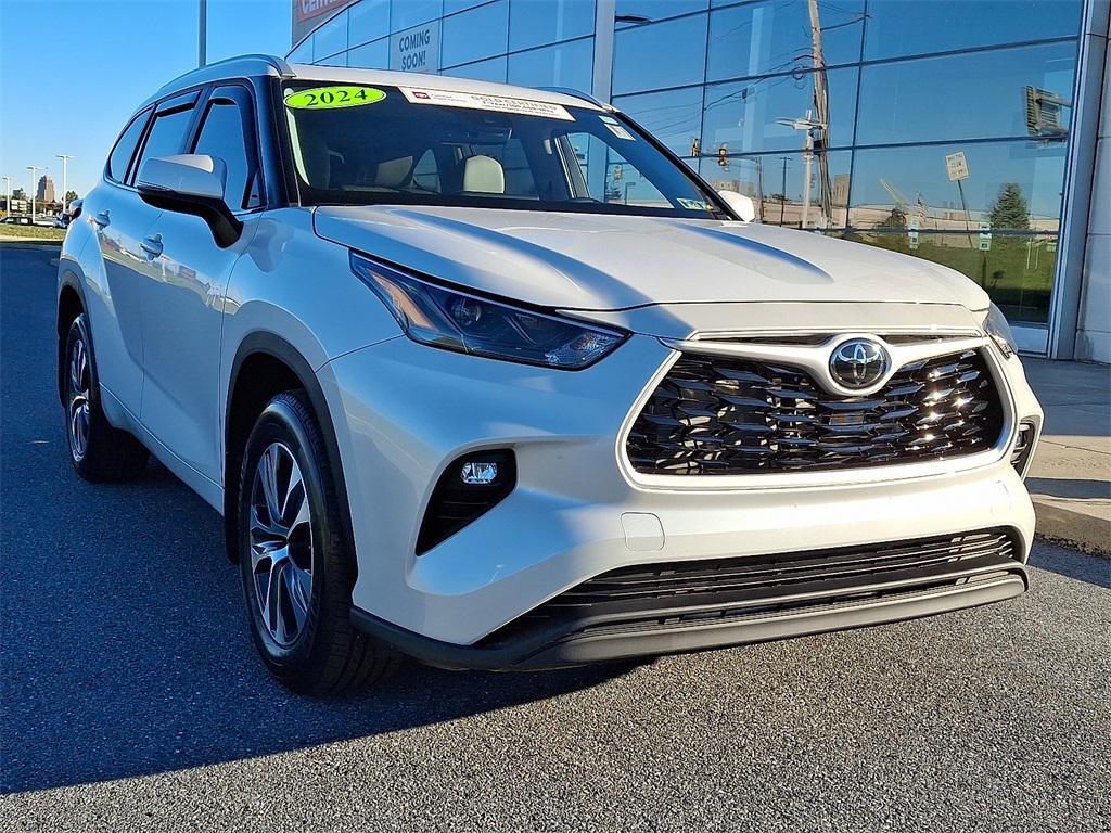 used 2024 Toyota Highlander car, priced at $44,126