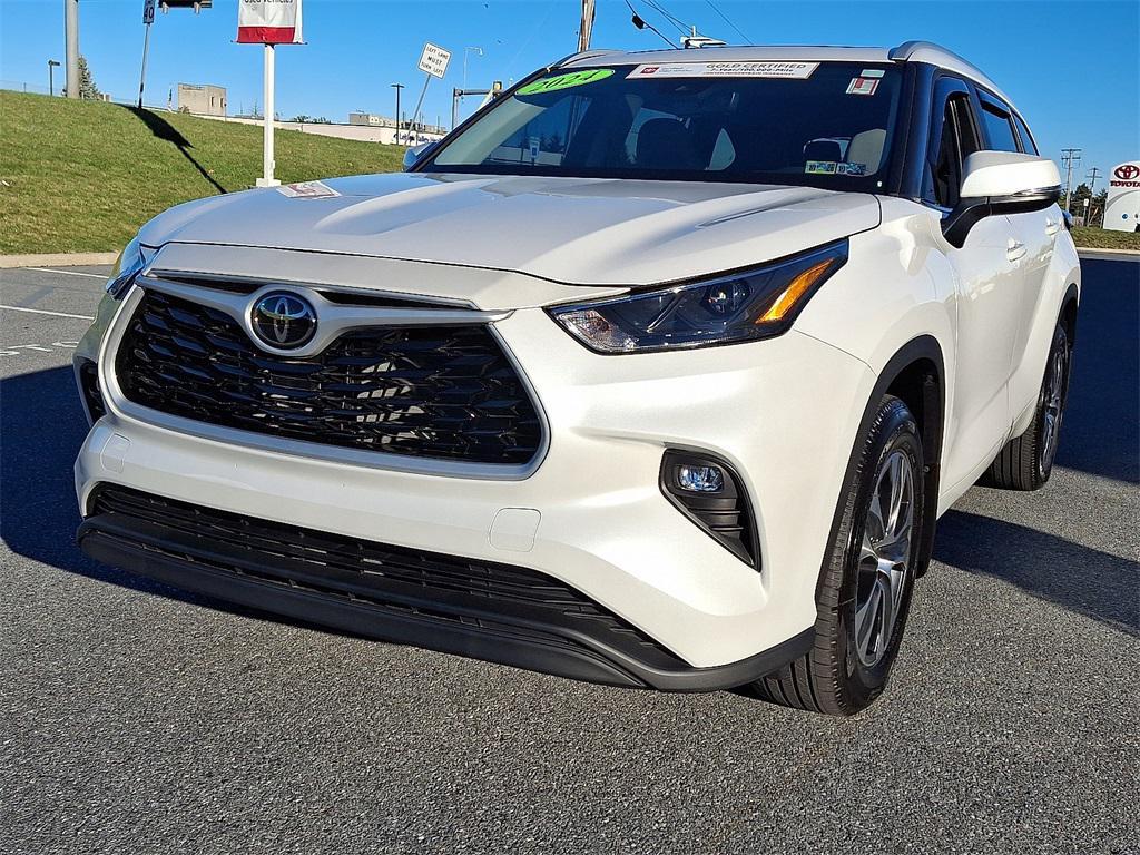 used 2024 Toyota Highlander car, priced at $44,126