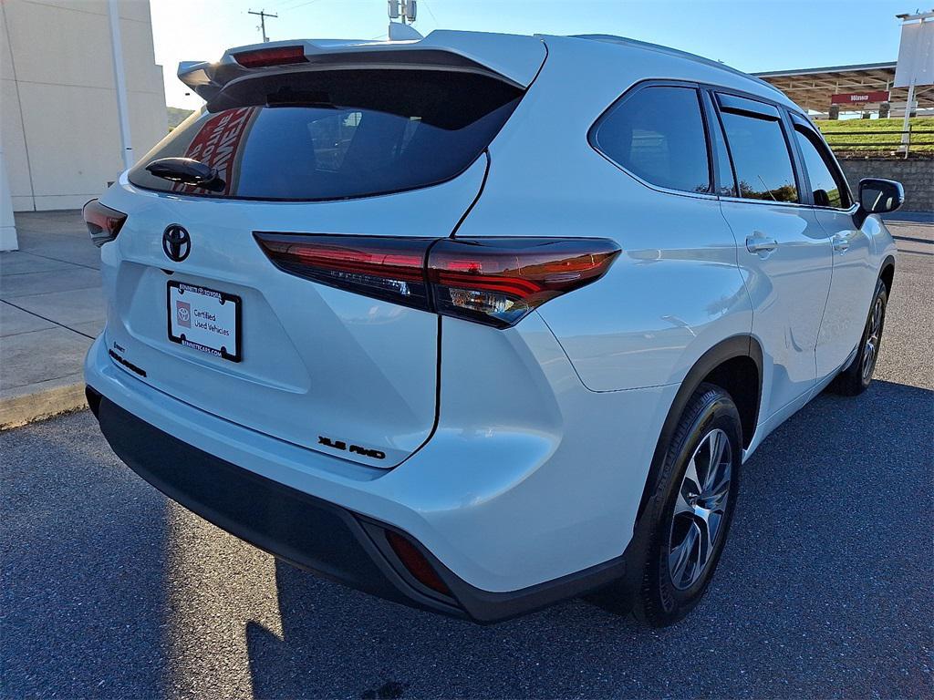 used 2024 Toyota Highlander car, priced at $44,126
