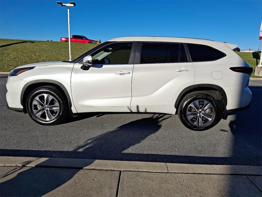 used 2024 Toyota Highlander car, priced at $44,126