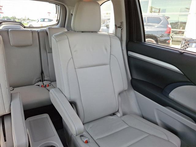 used 2018 Toyota Highlander car, priced at $25,587