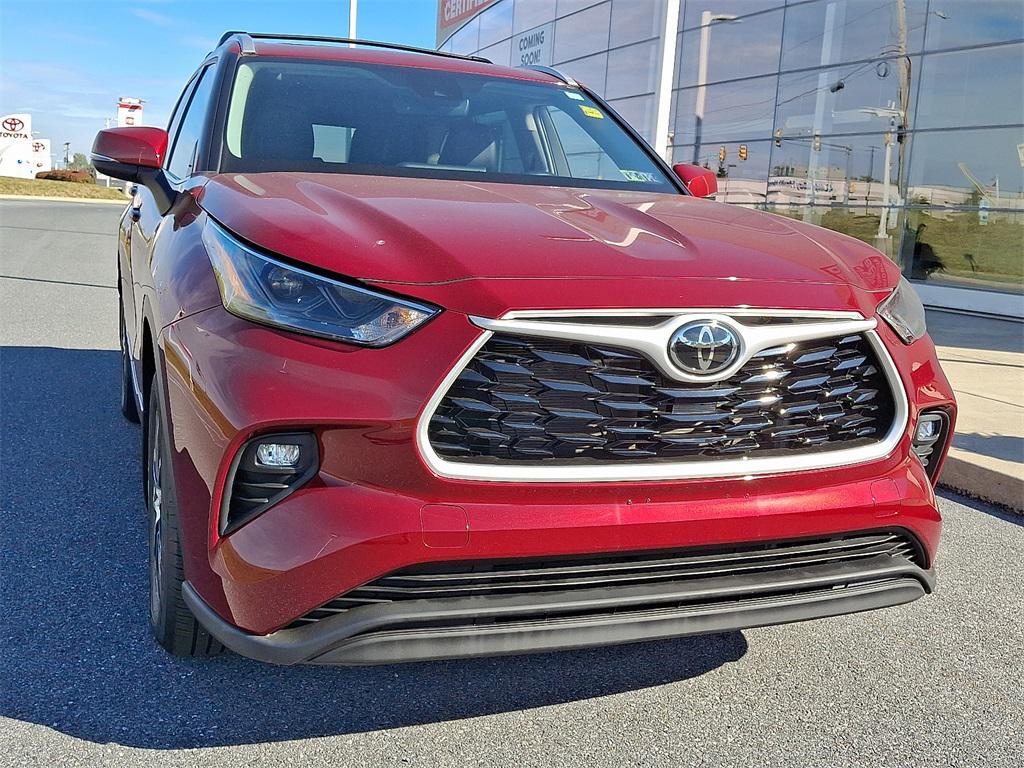 used 2022 Toyota Highlander car, priced at $36,977