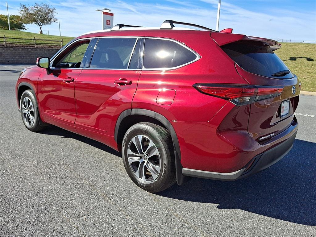 used 2022 Toyota Highlander car, priced at $36,977