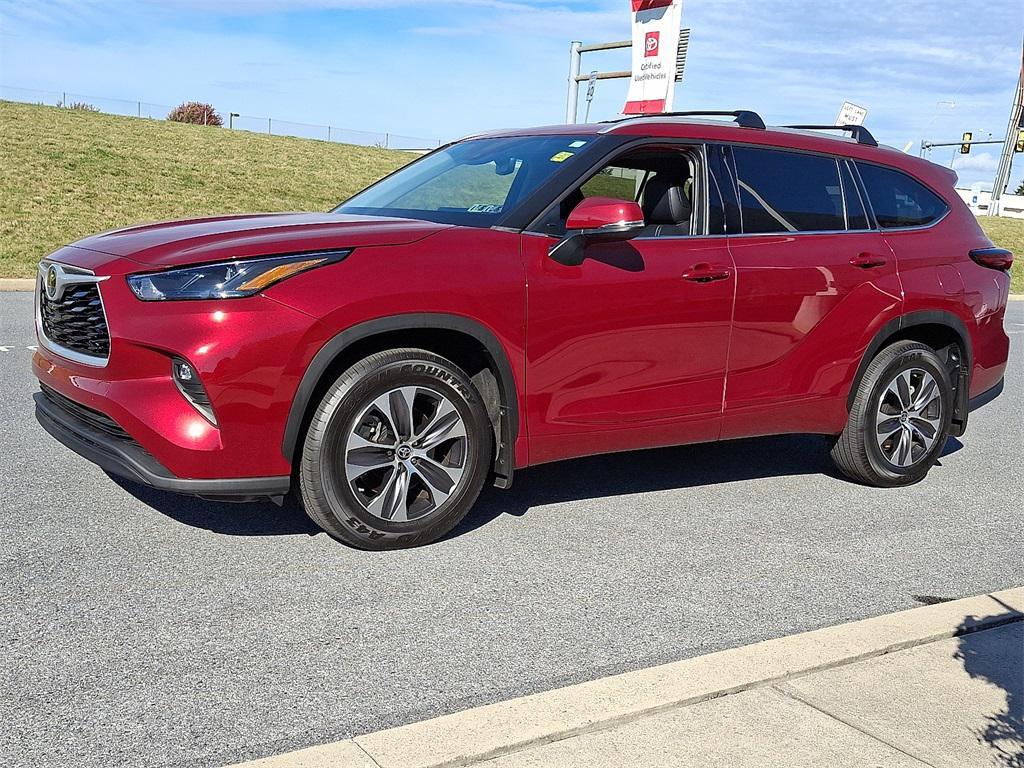 used 2022 Toyota Highlander car, priced at $36,977