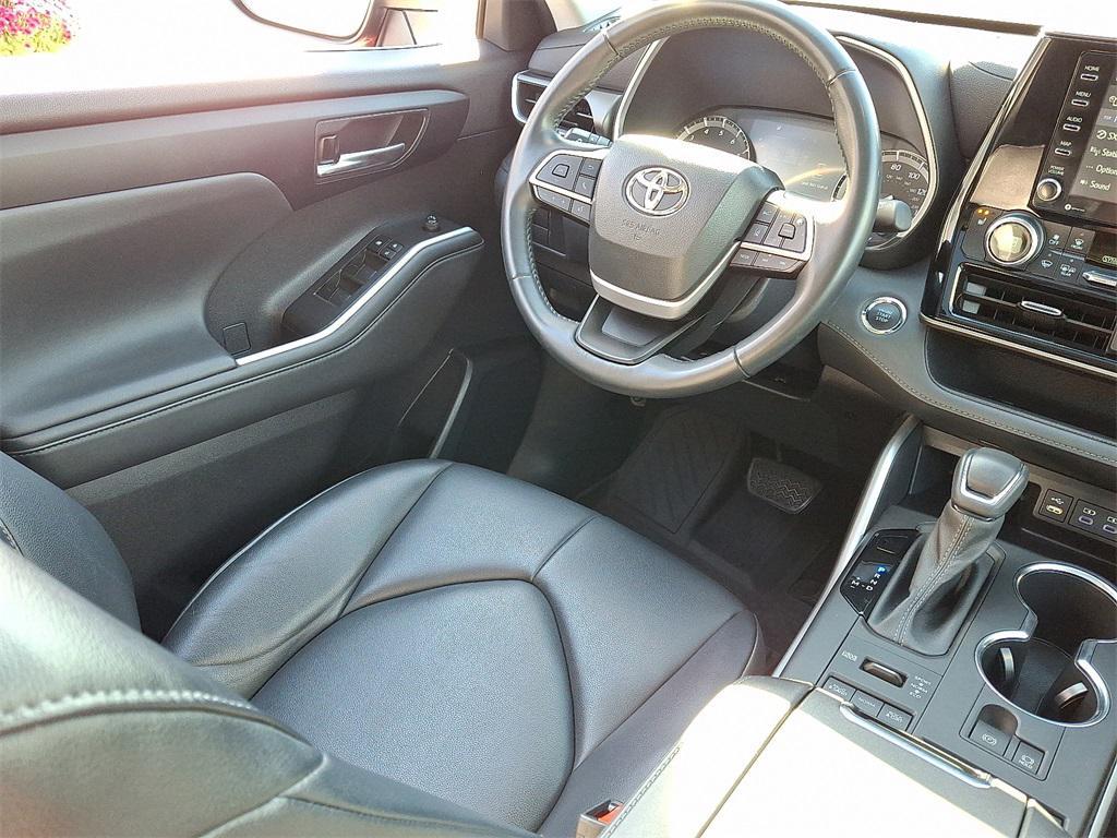 used 2022 Toyota Highlander car, priced at $36,977