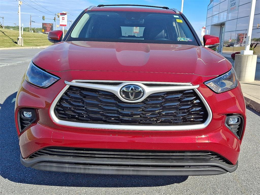used 2022 Toyota Highlander car, priced at $36,977