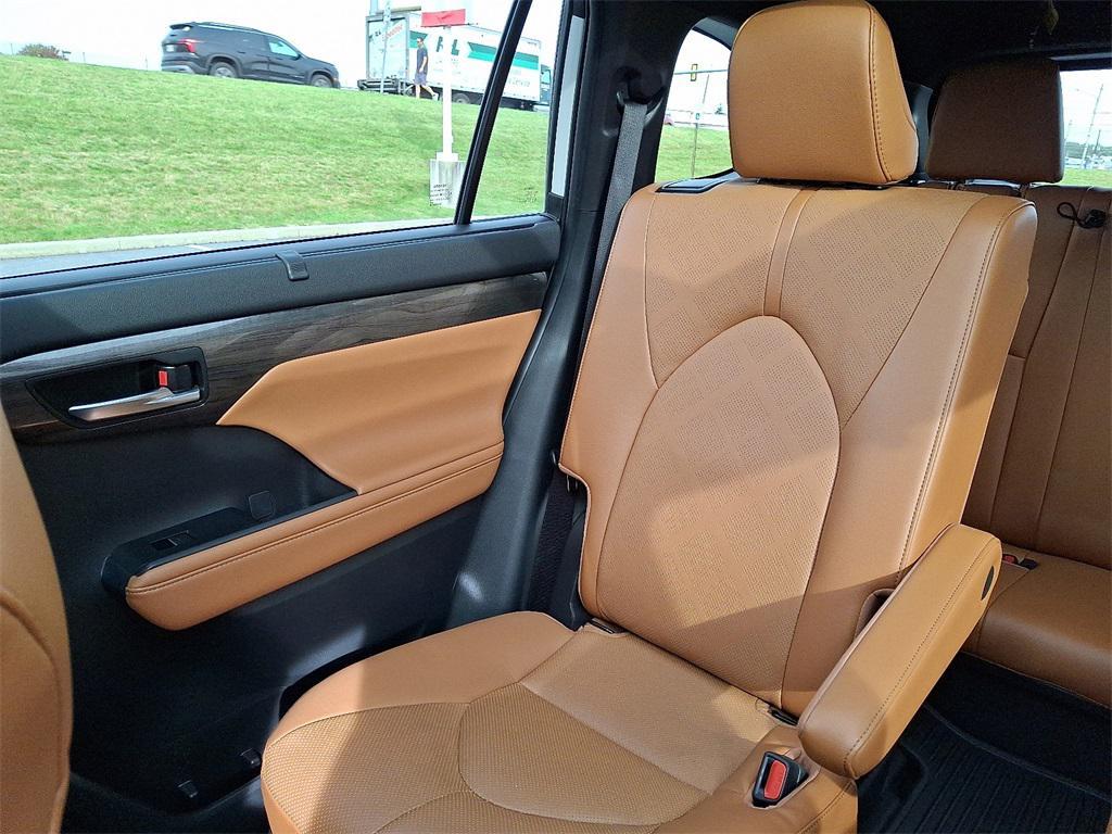 used 2023 Toyota Highlander car, priced at $42,548