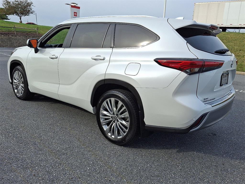 used 2023 Toyota Highlander car, priced at $42,548